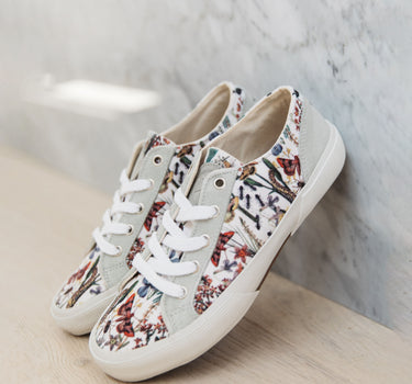 Monterey Lace Up