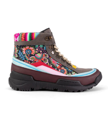 Saras Vegan Trekk Boot